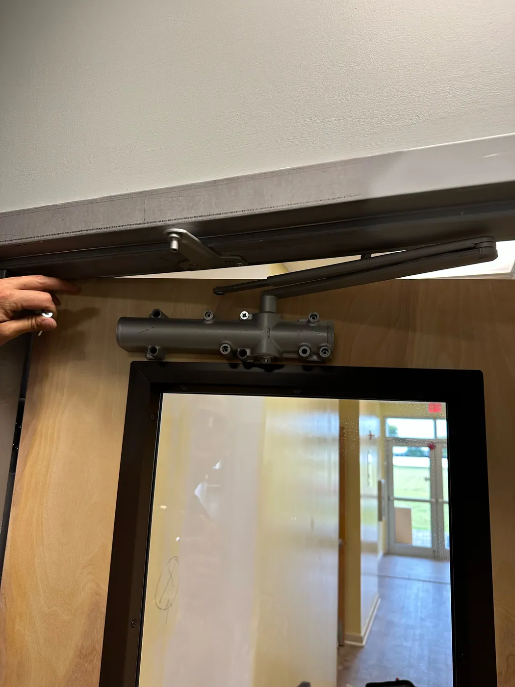Adjusting a heavy-duty door closer